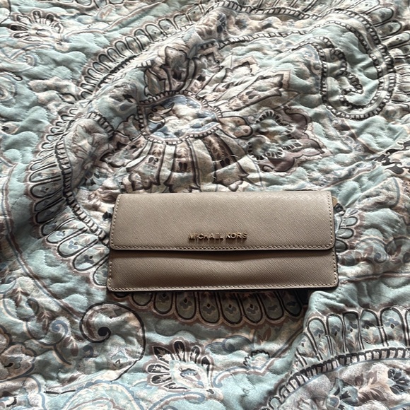 Hand bag and wallet - Picture 3 of 4